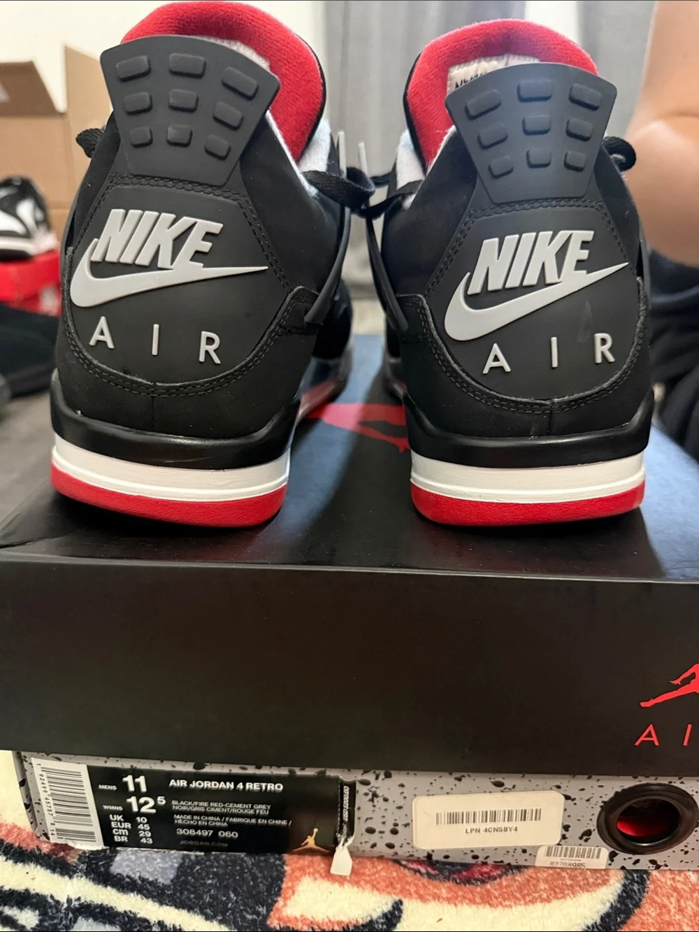 AIR JORDAN 4 BRED RETRO
